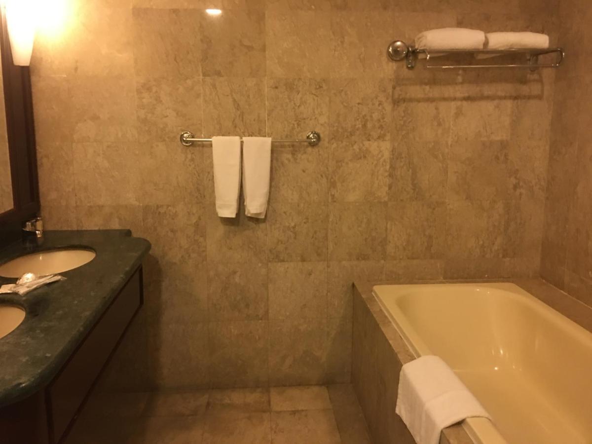 Sabah Suites At Times Square Kl Куала-Лумпур Экстерьер фото