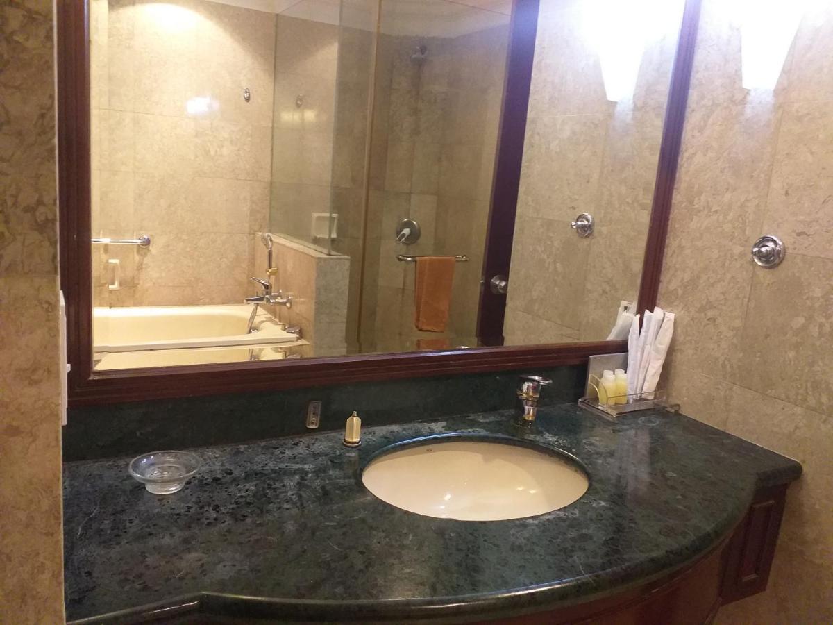Sabah Suites At Times Square Kl Куала-Лумпур Экстерьер фото